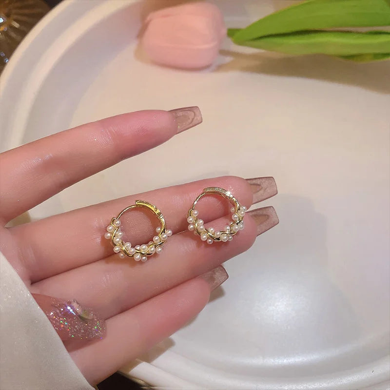 Korean New Simple Temperament Circle Pearl Fashion Small Versatile Women's Wholesale 2024 Earring