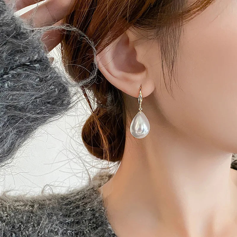 Drop-shaped Drop Retro Gentle Pearl Golden Round Feminine Elegant Party Gifts French Earring