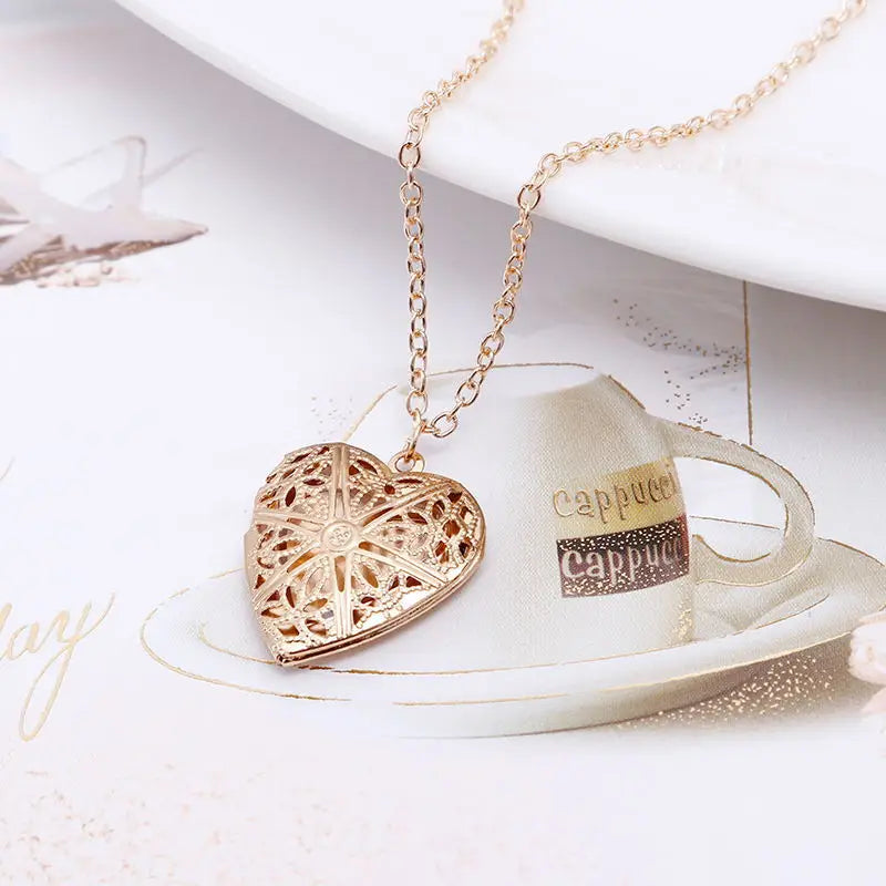 Photo Hollow Chain Woman Box Opening Heart Shaped Sweet Heart Pendant Closing Engraved Peach And For Love Necklace